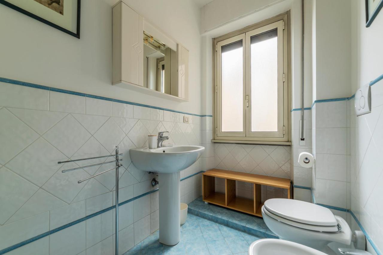 Sunny Piramide Apartment Rom